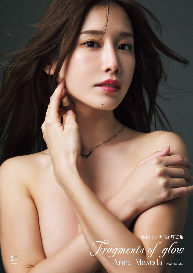 fashion portrait Asian woman minimal background