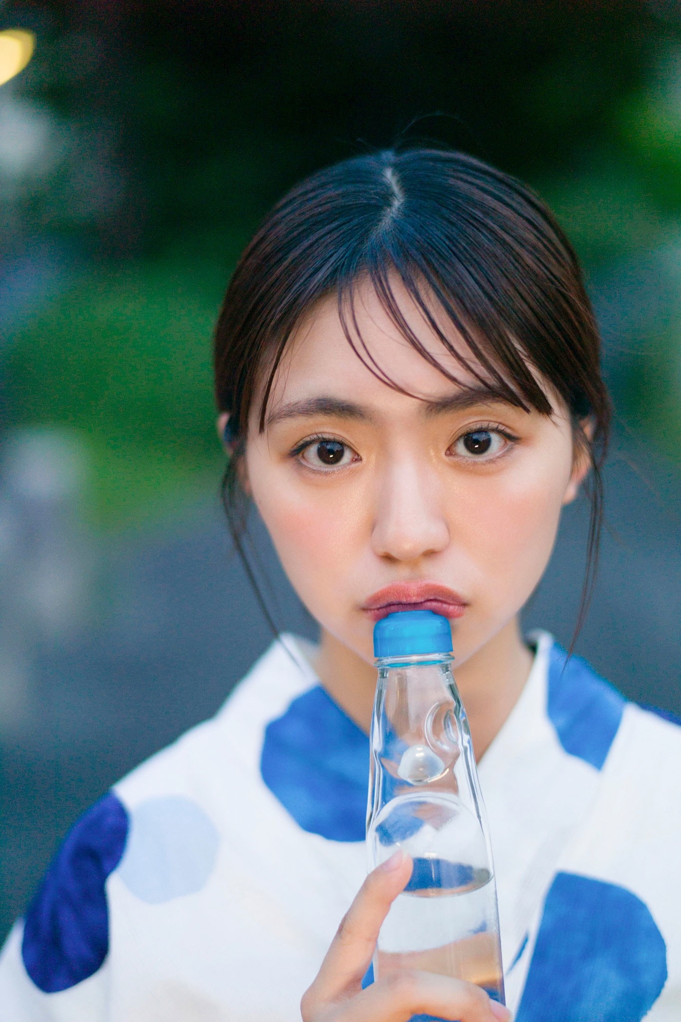 toyotaruna_yukatanosihitaniha_001 gravure model bright outdoor lighting