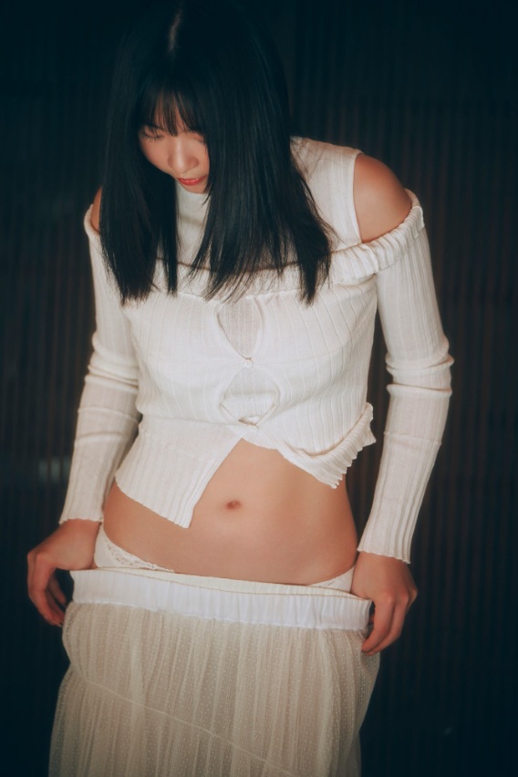 missgravure_sonaakita02 A woman with fair skin and Asian beauty.